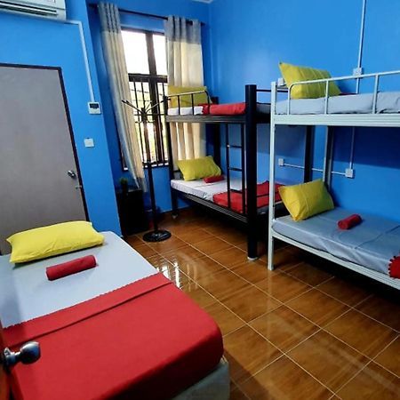 Shoplot Hostel Pangkor Kampong Pasir Bogak Exterior photo