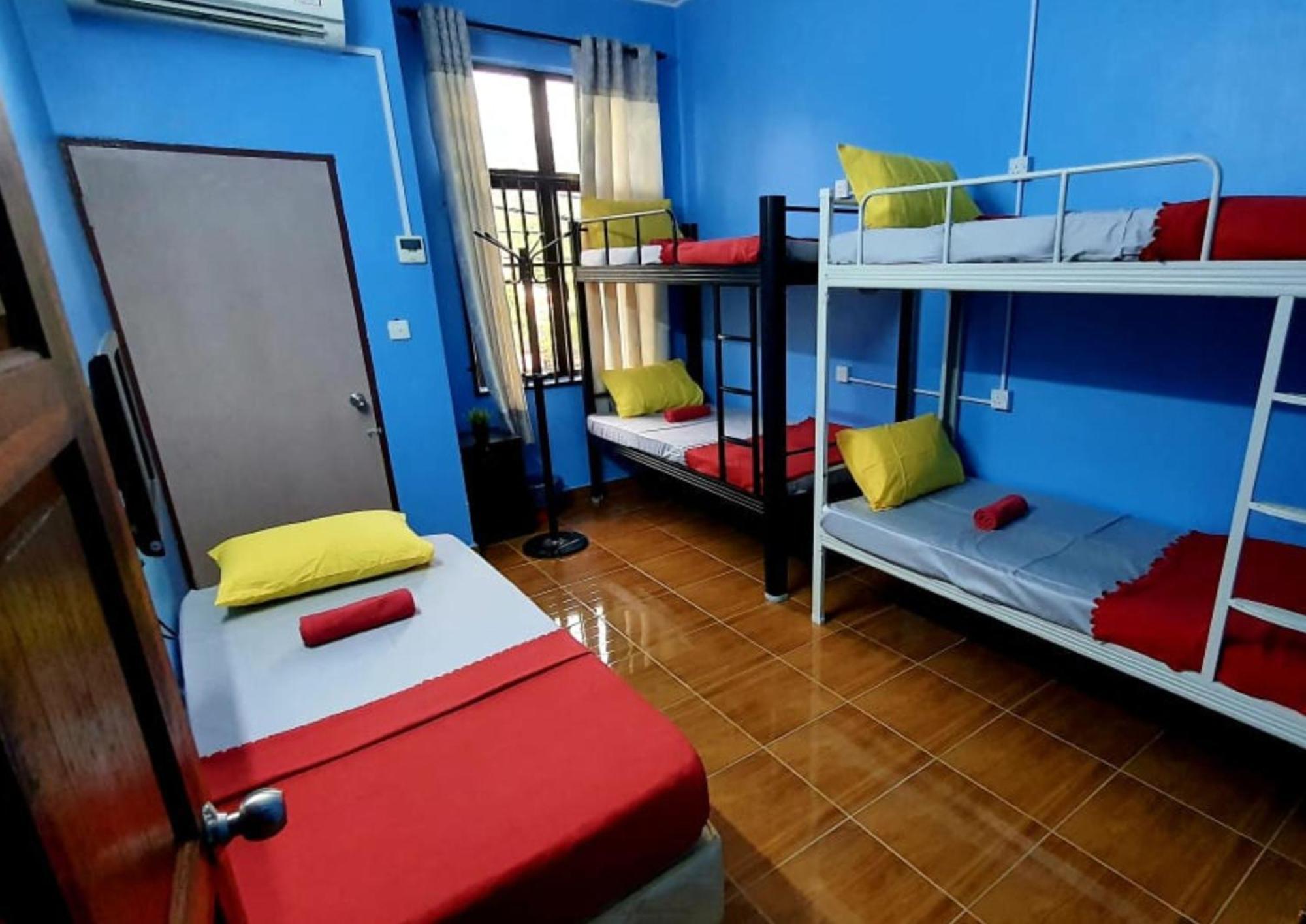 Shoplot Hostel Pangkor Kampong Pasir Bogak Exterior photo